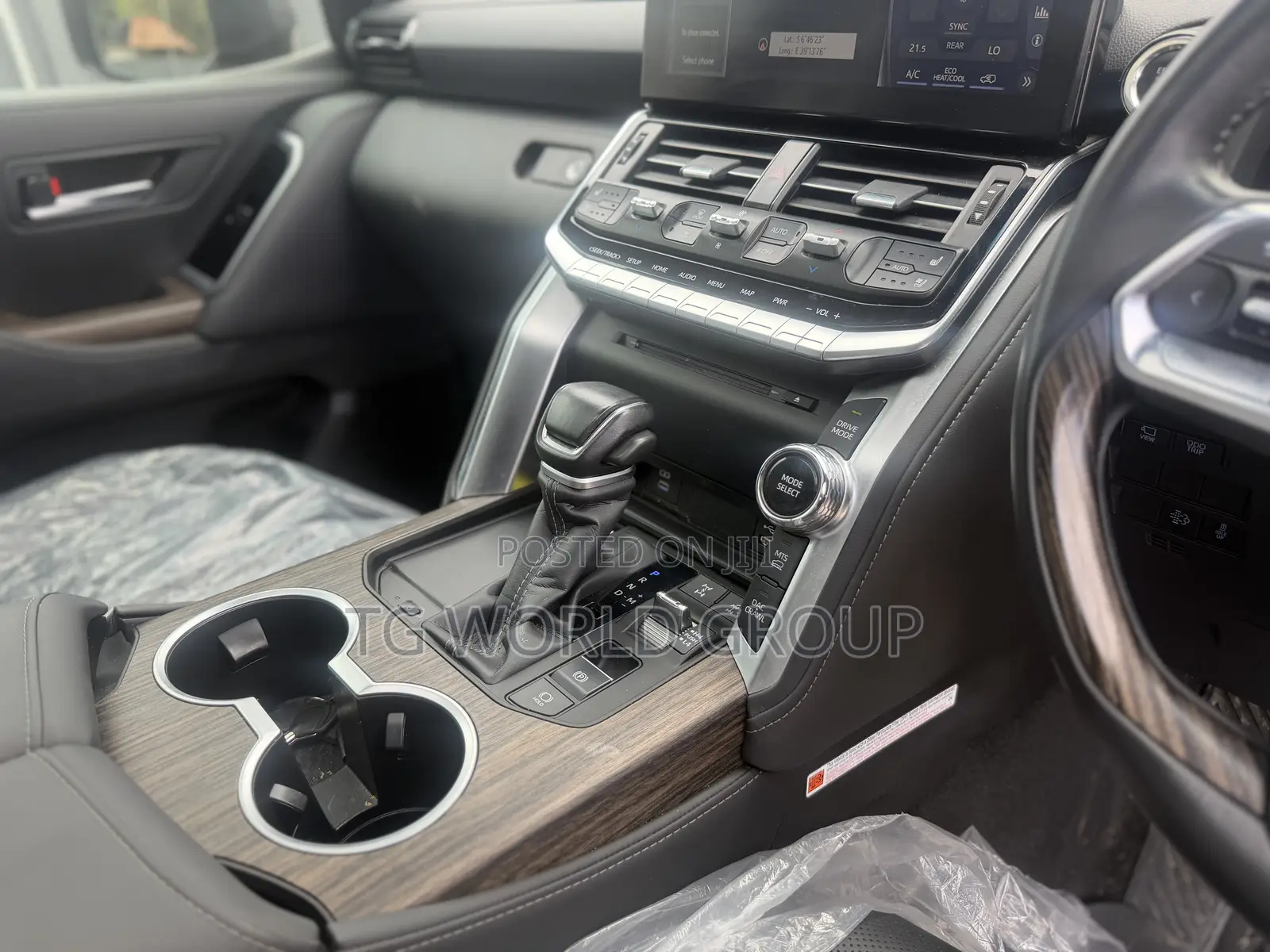 Toyota Land Cruiser LC300 2024 Gray