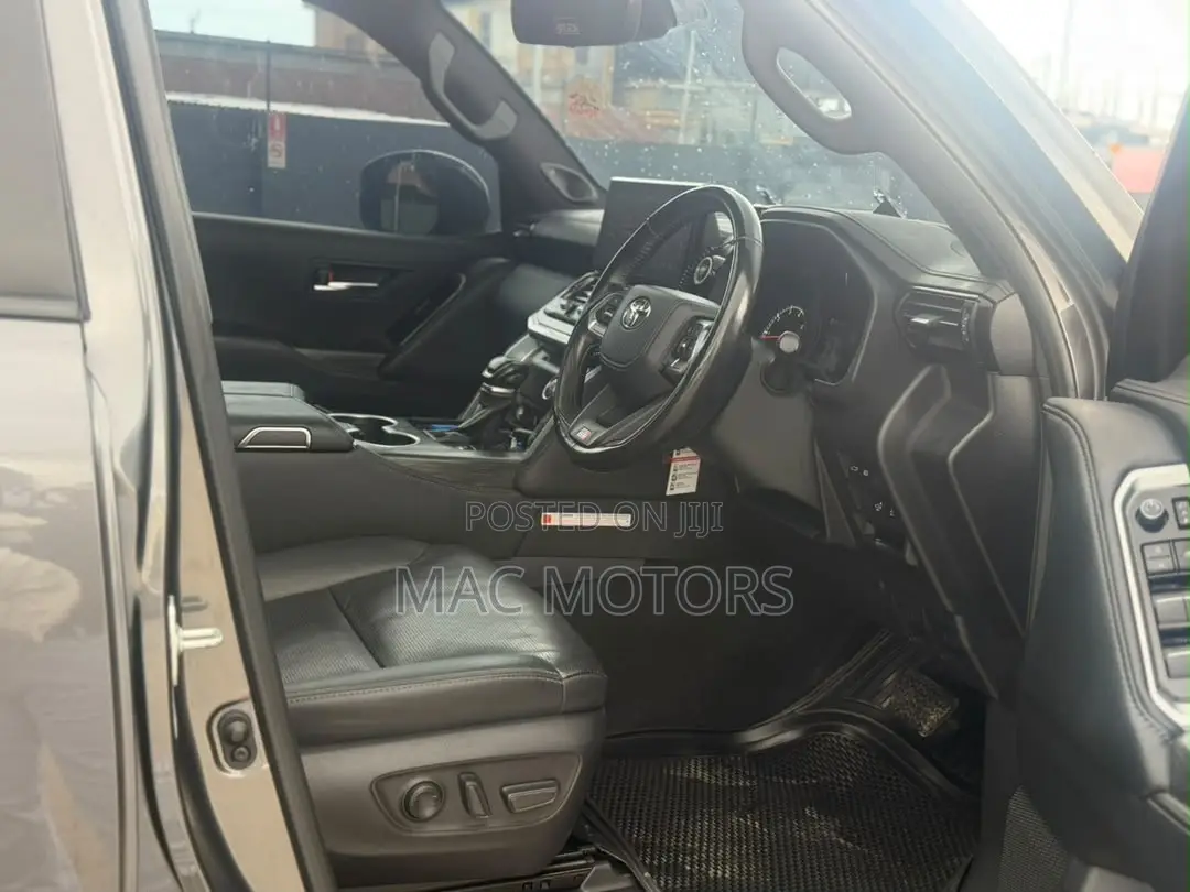 Toyota Land Cruiser 2024 Gray