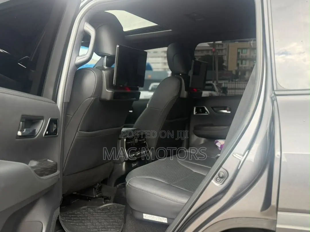 Toyota Land Cruiser 2024 Gray