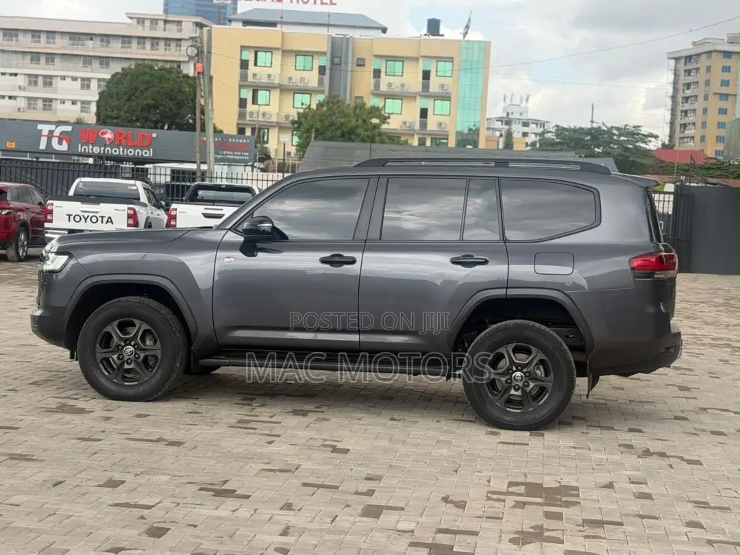 Toyota Land Cruiser 2024 Gray