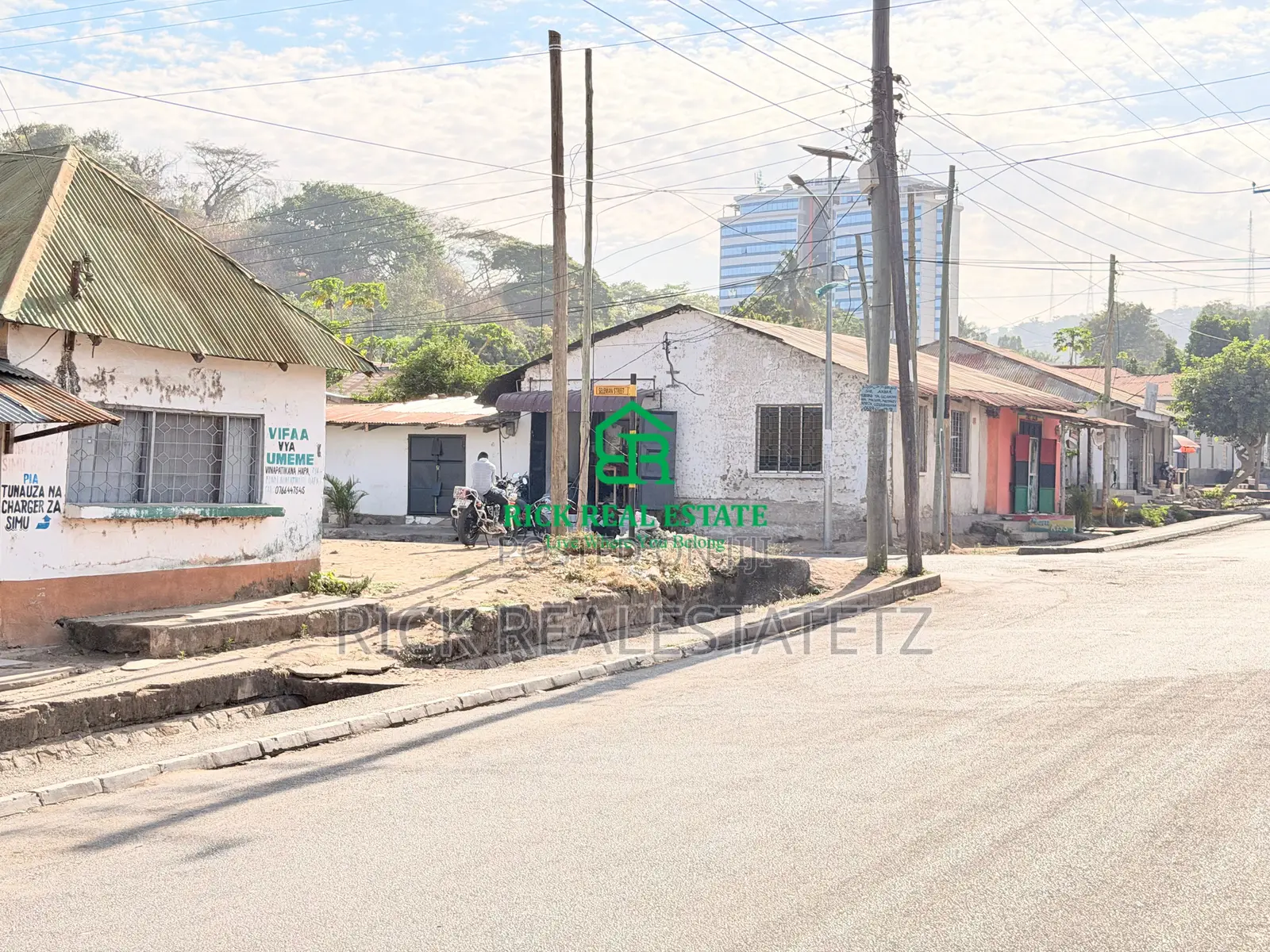Kiwanja Cha Kwanza Kutoka Lami Kinauzwa Nera