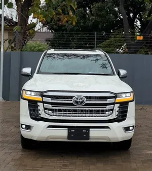 Toyota Land Cruiser 2024 White
