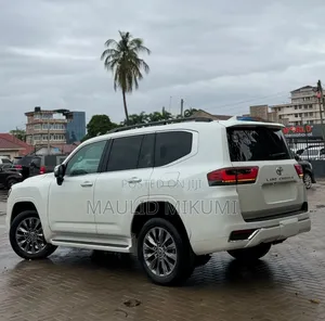 Toyota Land Cruiser 2024 White
