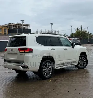 Toyota Land Cruiser 2024 White