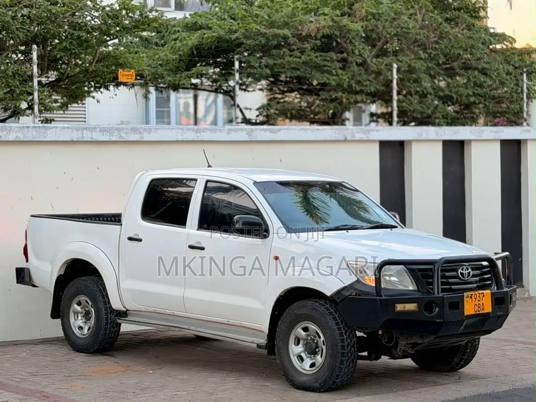 Toyota Hilux 2011 White