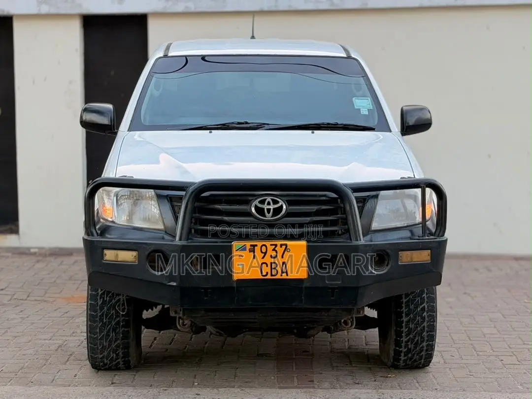 Toyota Hilux 2011 White