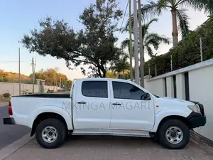 Toyota Hilux 2011 White