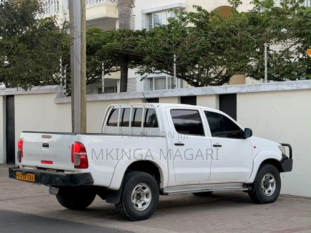 Toyota Hilux 2011 White