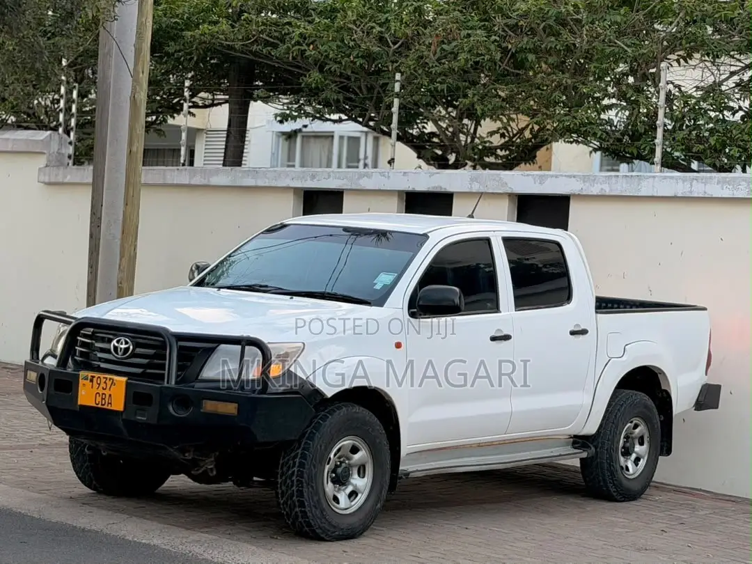 Toyota Hilux 2011 White