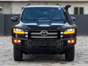 Toyota Land Cruiser LC300 2024 Blue