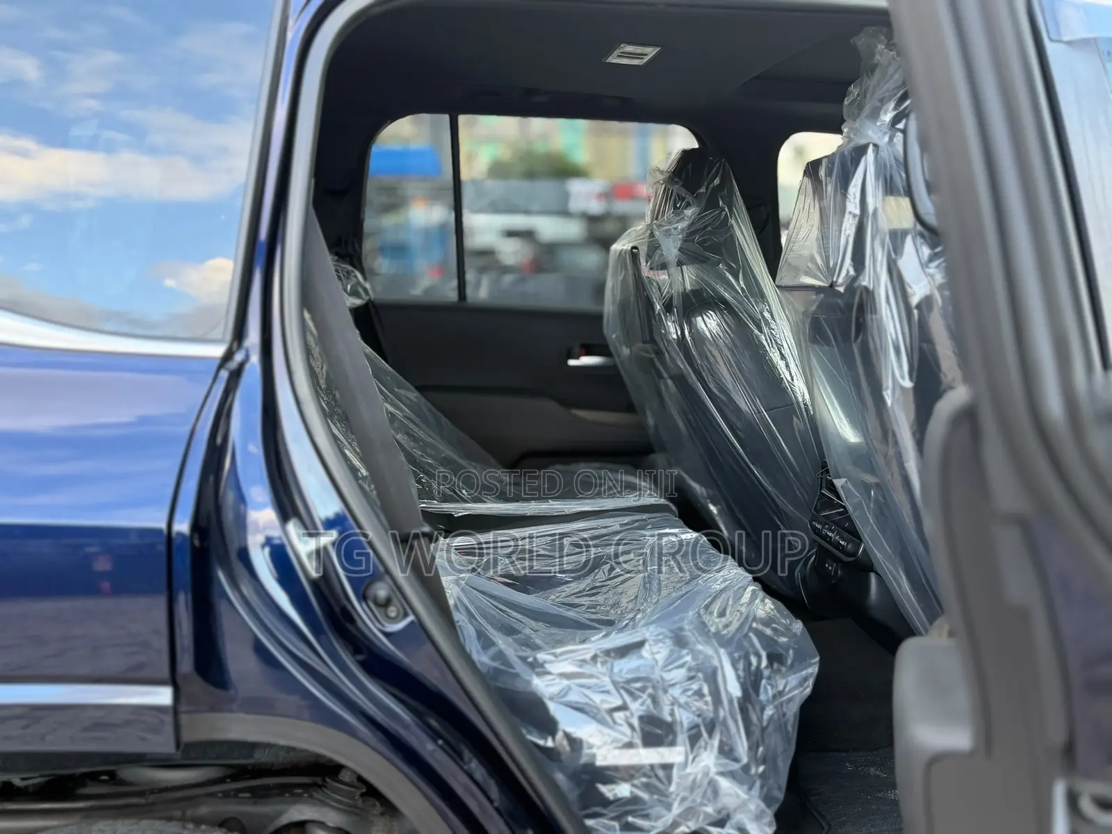 Toyota Land Cruiser LC300 2024 Blue