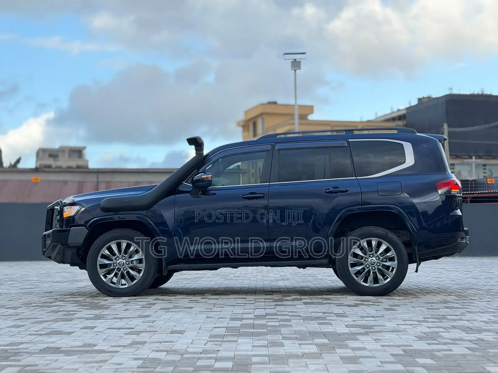 Toyota Land Cruiser LC300 2024 Blue