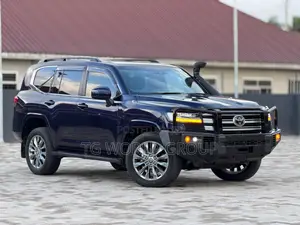 Toyota Land Cruiser LC300 2024 Blue