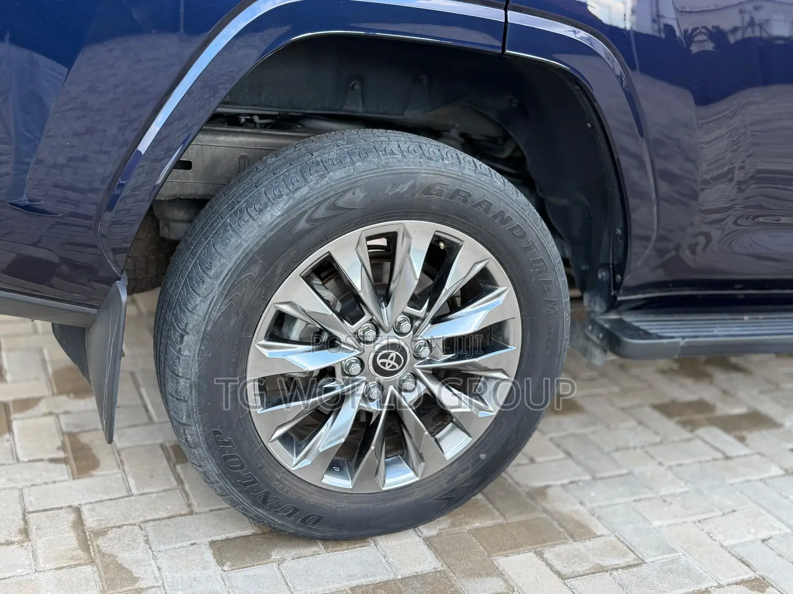 Toyota Land Cruiser LC300 2024 Blue