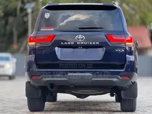 Toyota Land Cruiser LC300 2024 Blue