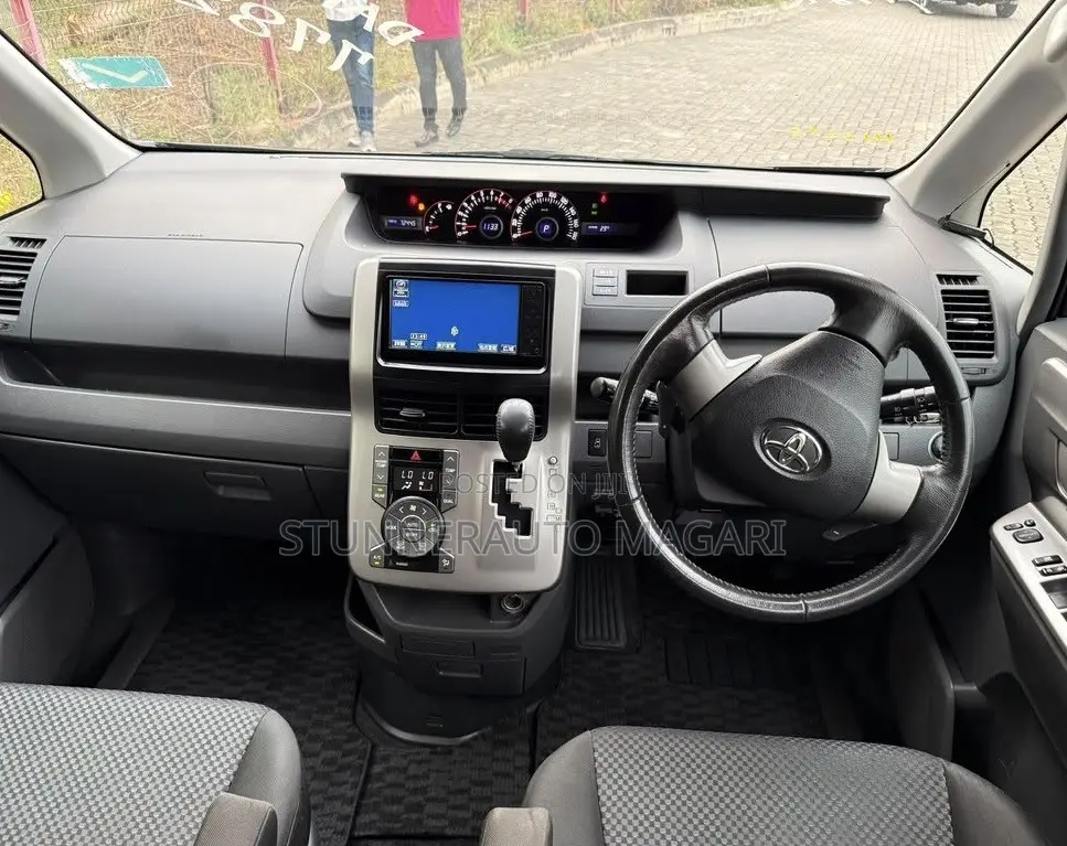 Toyota Noah 2009 Black