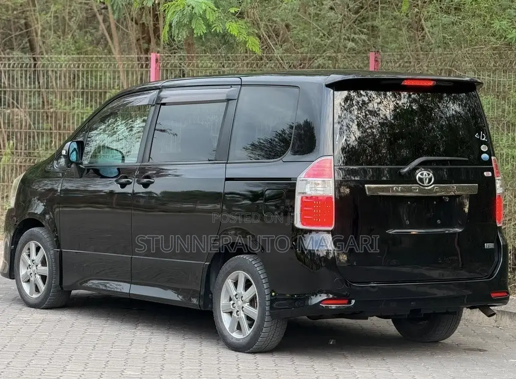 Toyota Noah 2009 Black