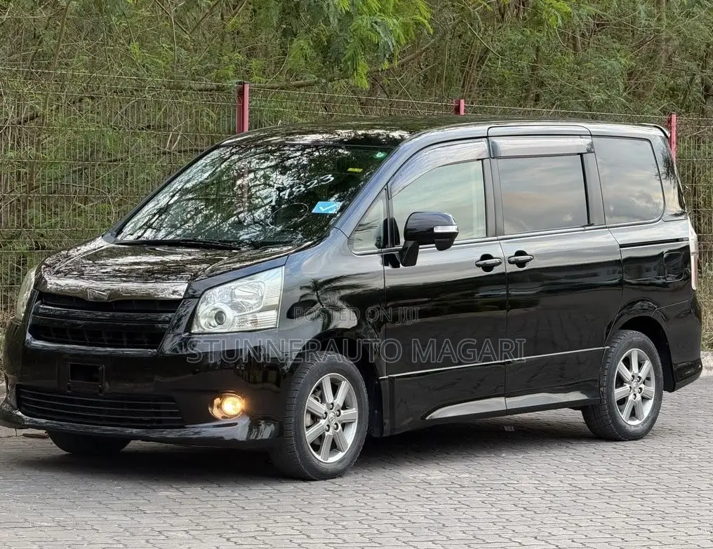 Toyota Noah 2009 Black