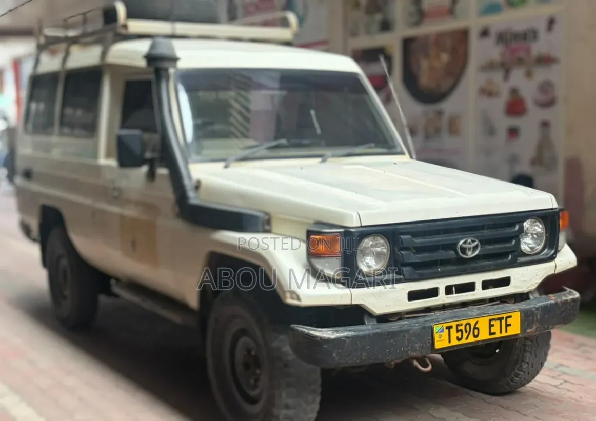 Toyota Land Cruiser Prado 2.7 2023 White