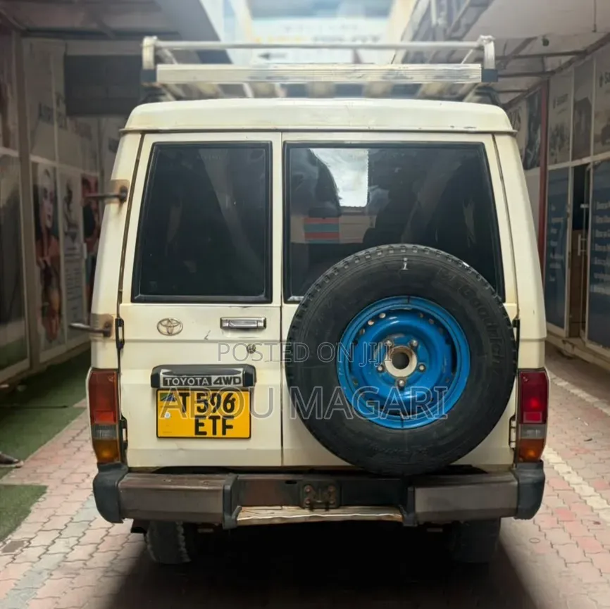 Toyota Land Cruiser Prado 2.7 2023 White
