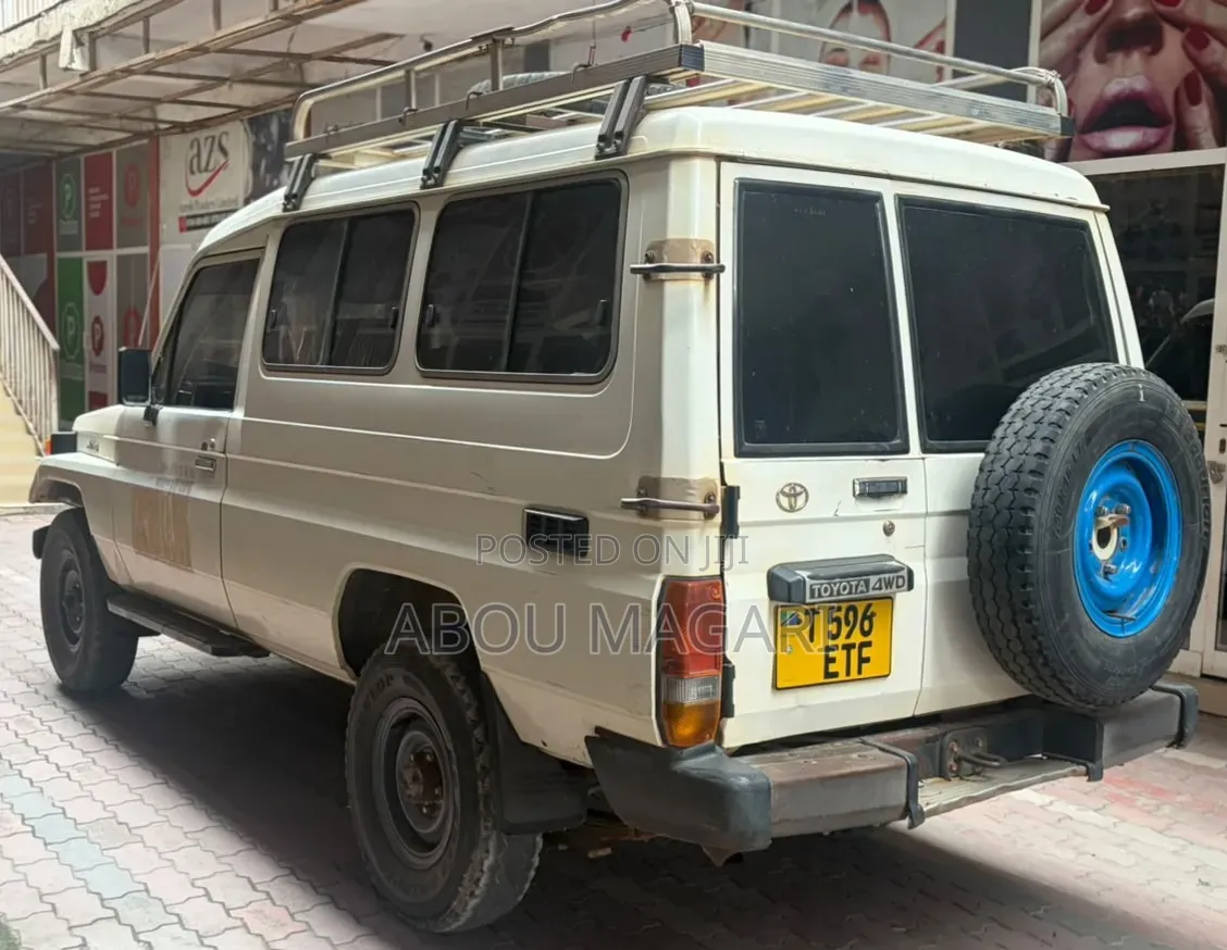 Toyota Land Cruiser Prado 2.7 2023 White
