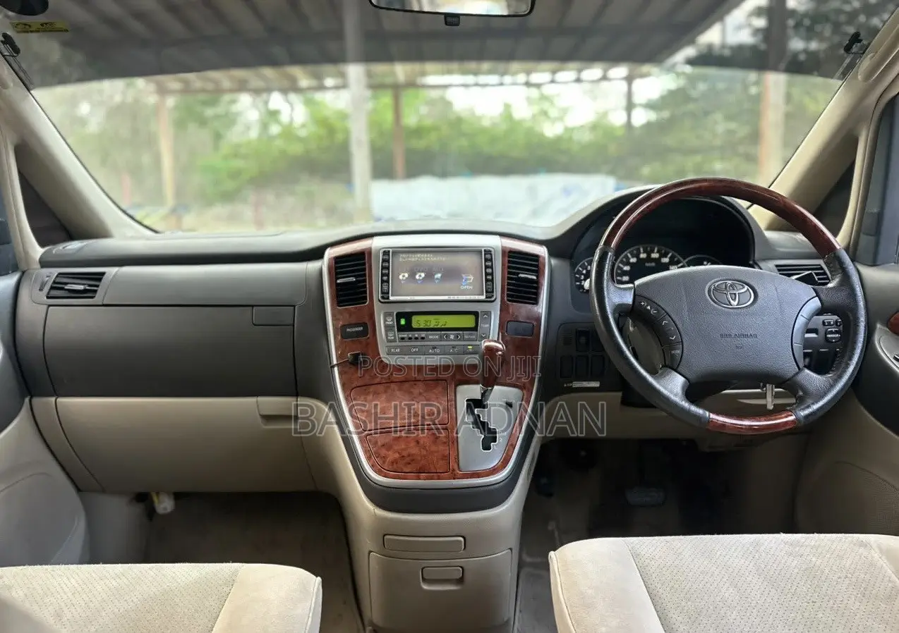 Toyota Alphard 2.4 Petrol FWD 2004 White