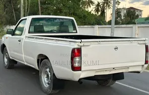 Nissan Hardbody 2016 White