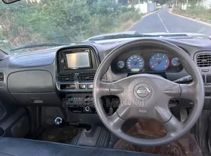 Nissan Hardbody 2016 White