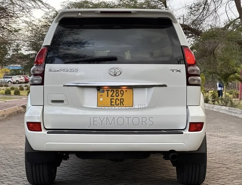 Toyota Land Cruiser Prado 2006 White