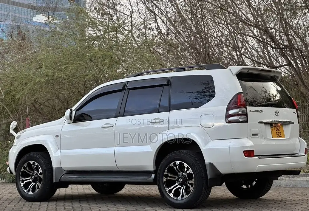Toyota Land Cruiser Prado 2006 White