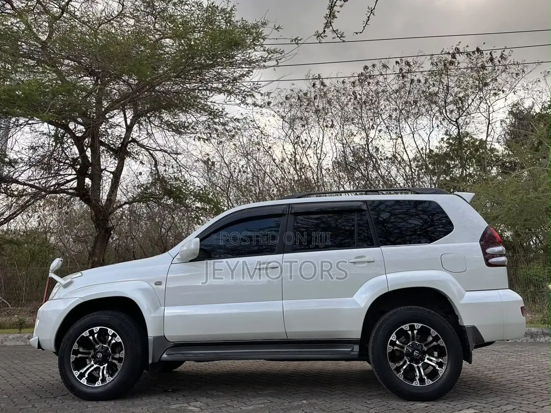 Toyota Land Cruiser Prado 2006 White
