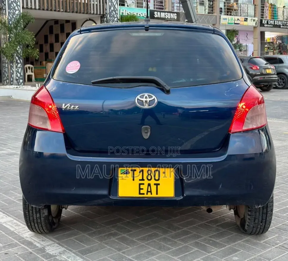 Toyota Vitz 2009 Blue