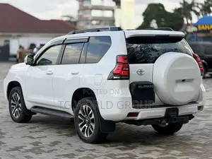 Toyota Land Cruiser Prado 2.8 2023 White