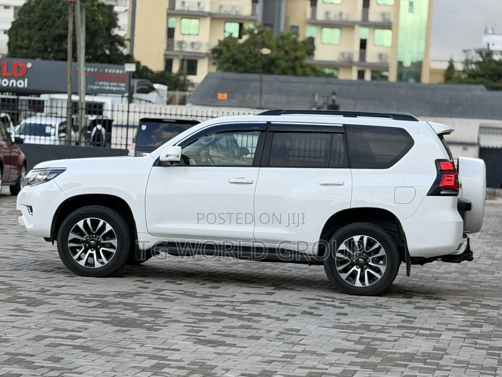 Toyota Land Cruiser Prado 2.8 2023 White