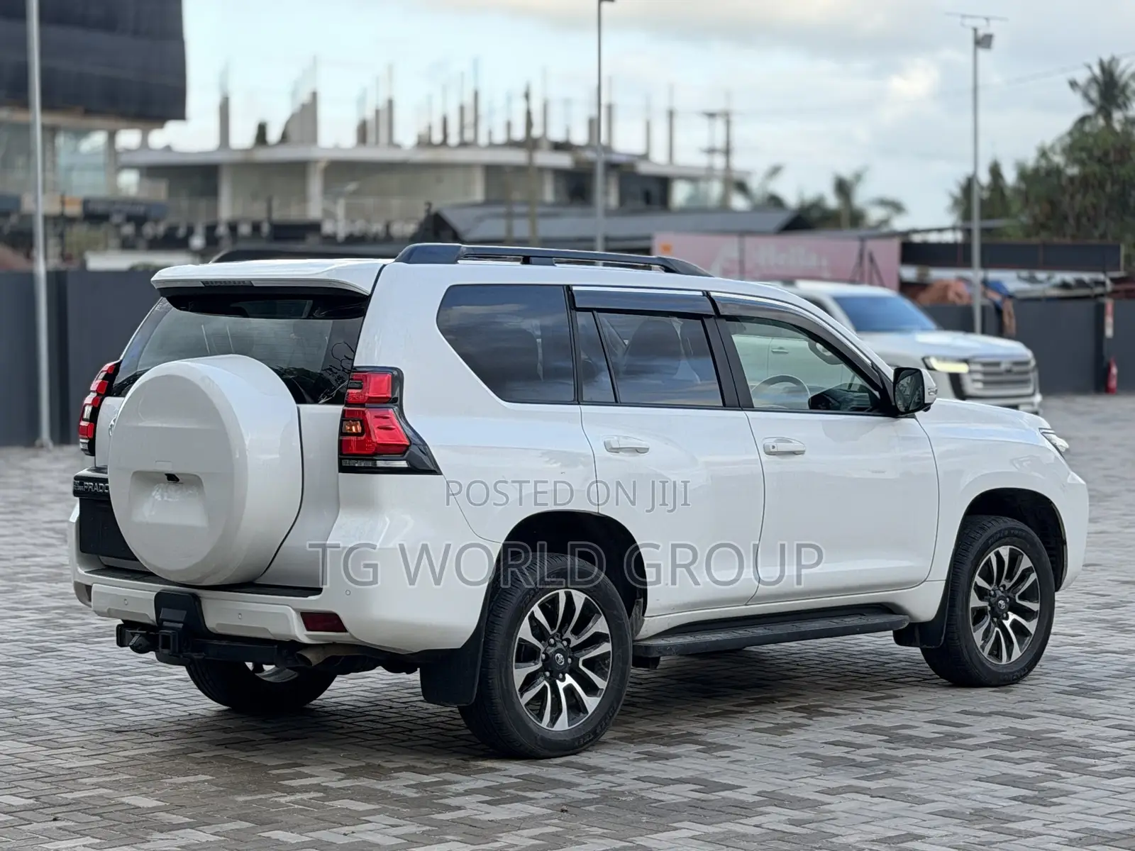 Toyota Land Cruiser Prado 2.8 2023 White