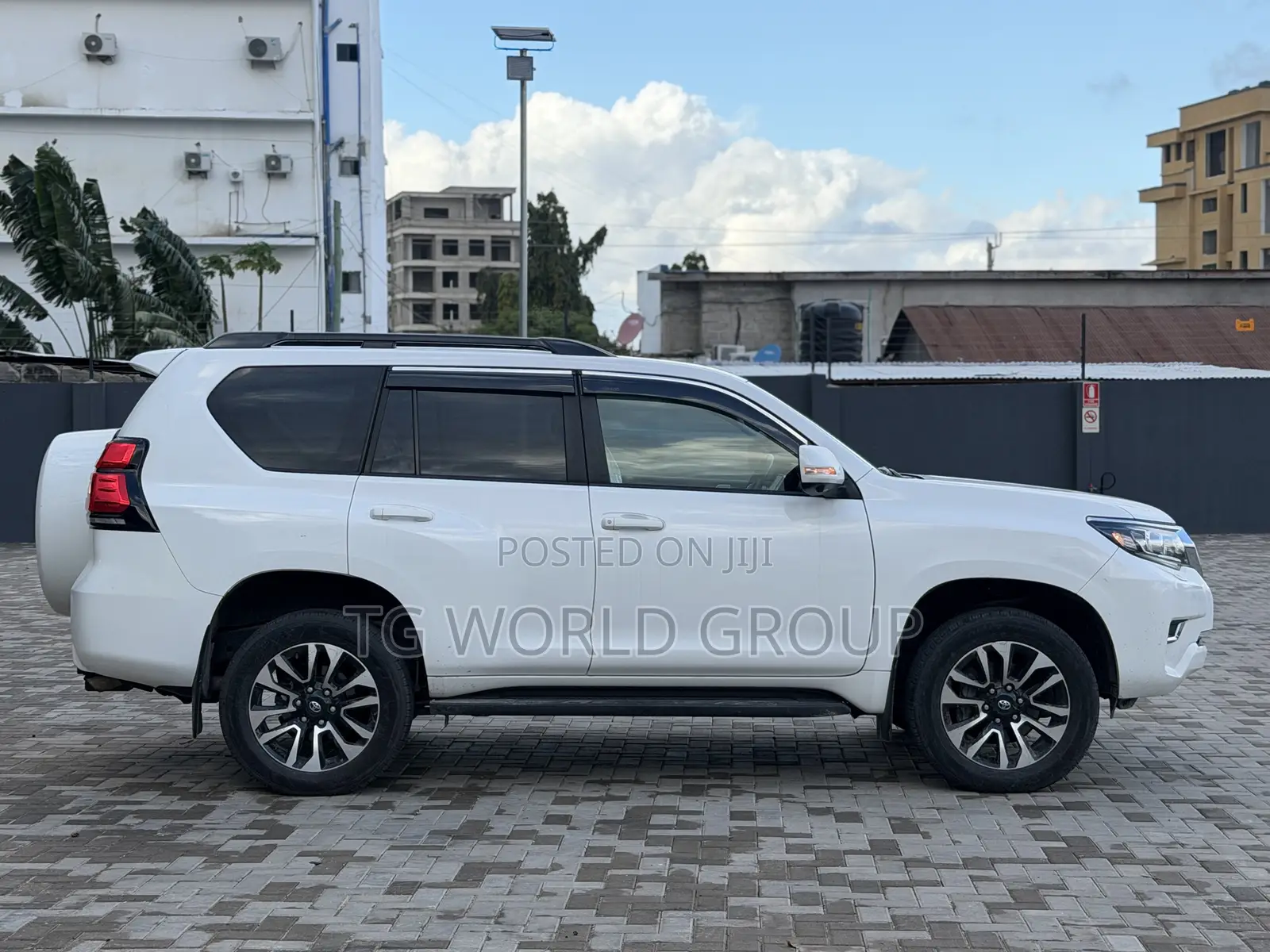 Toyota Land Cruiser Prado 2.8 2023 White