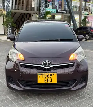 Toyota Ractis 2011 Maroon