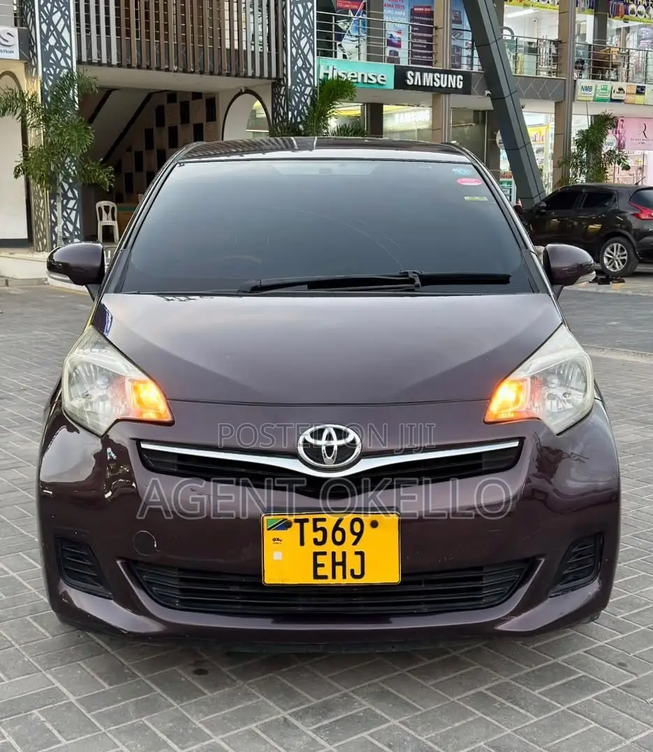 Toyota Ractis 2011 Maroon