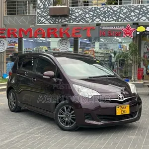 Toyota Ractis 2011 Maroon