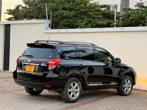 Toyota Vanguard 2011 Black
