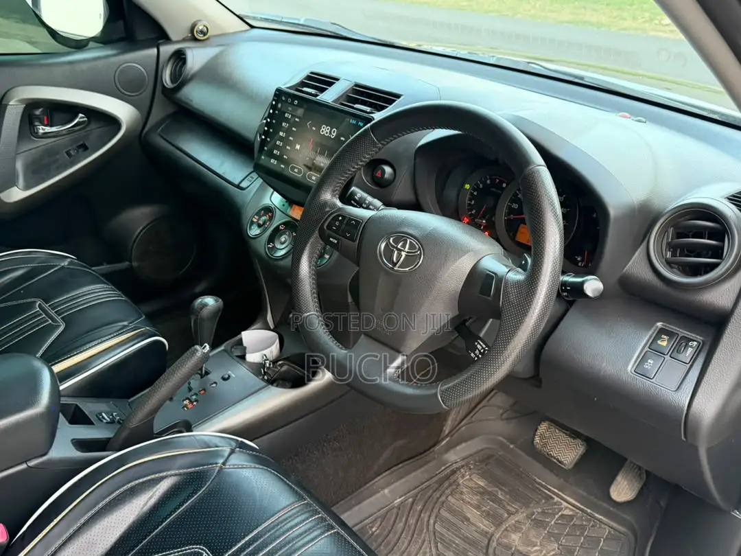 Toyota Vanguard 2011 Black