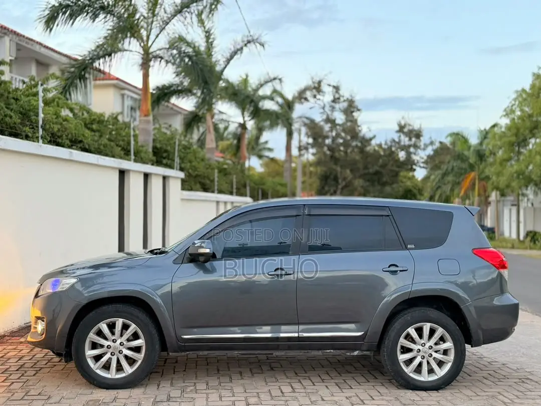 Toyota Vanguard 2011 Gray