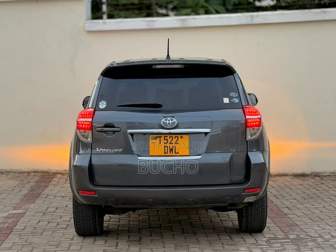 Toyota Vanguard 2011 Gray