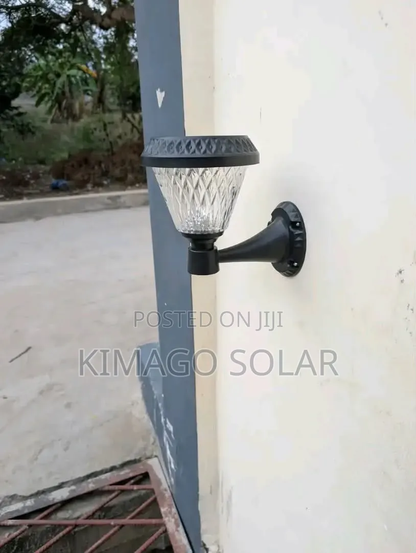 Waterproof LED Solar Wall Lamp for Outdoor Decoration