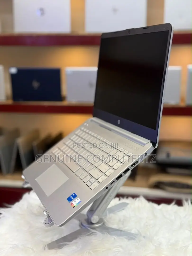 Laptop HP 14S 8GB AMD Ryzen 5 SSD 512GB