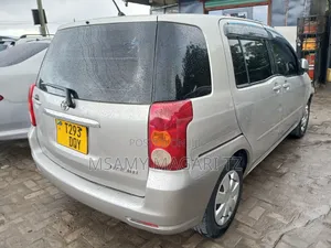 Toyota Raum 1.5 FWD 2004 Gold