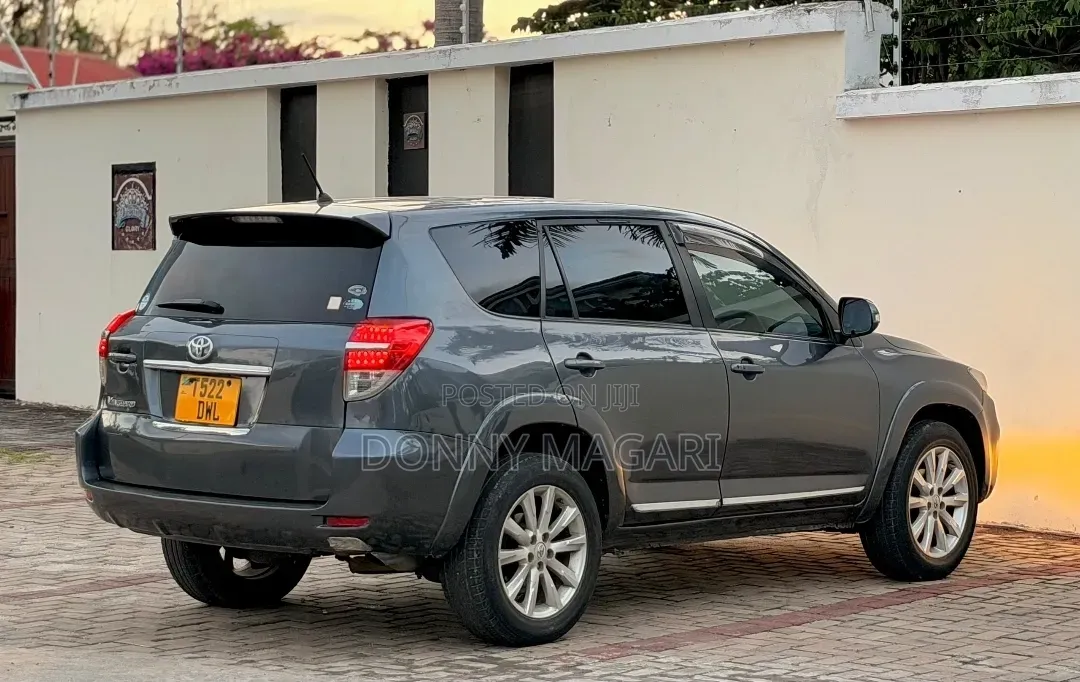 Toyota Vanguard 2011 Gray