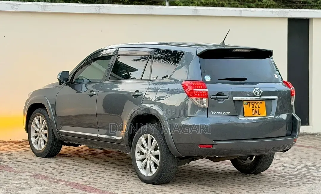 Toyota Vanguard 2011 Gray