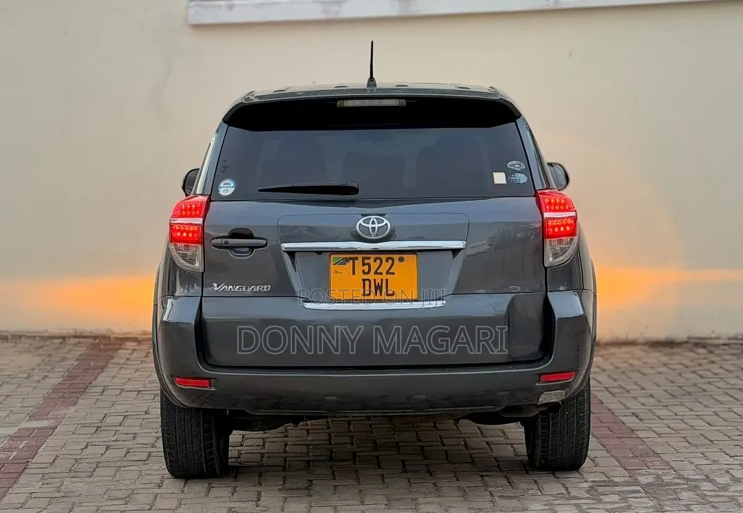 Toyota Vanguard 2011 Gray