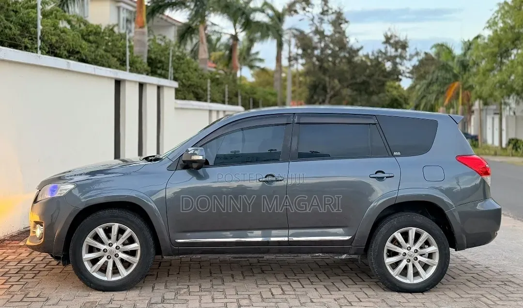 Toyota Vanguard 2011 Gray